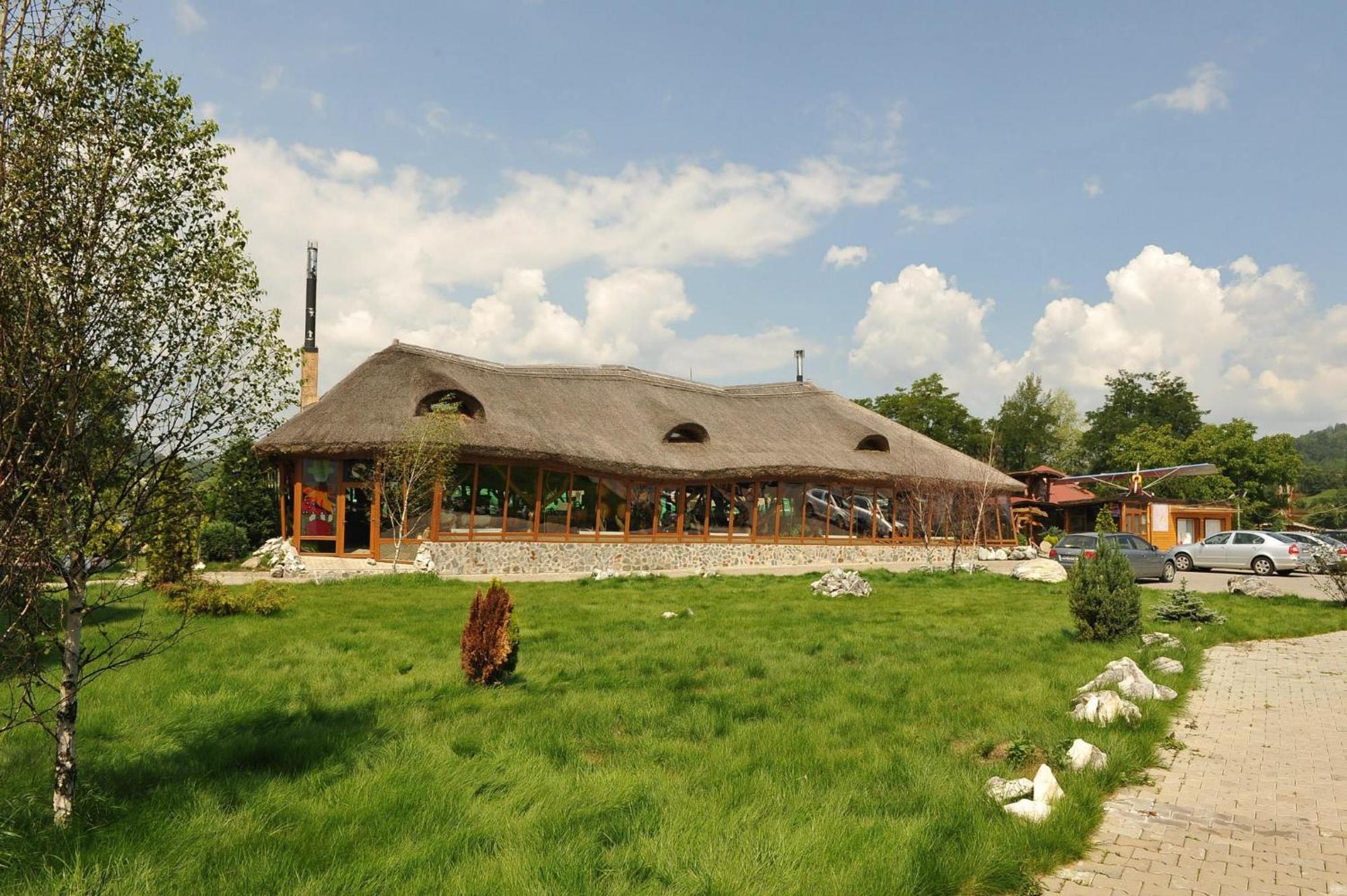 Castelul De Vis Hotel Petroşani Exterior foto
