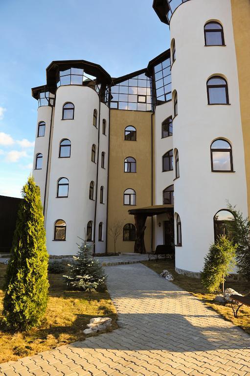 Castelul De Vis Hotel Petroşani Exterior foto