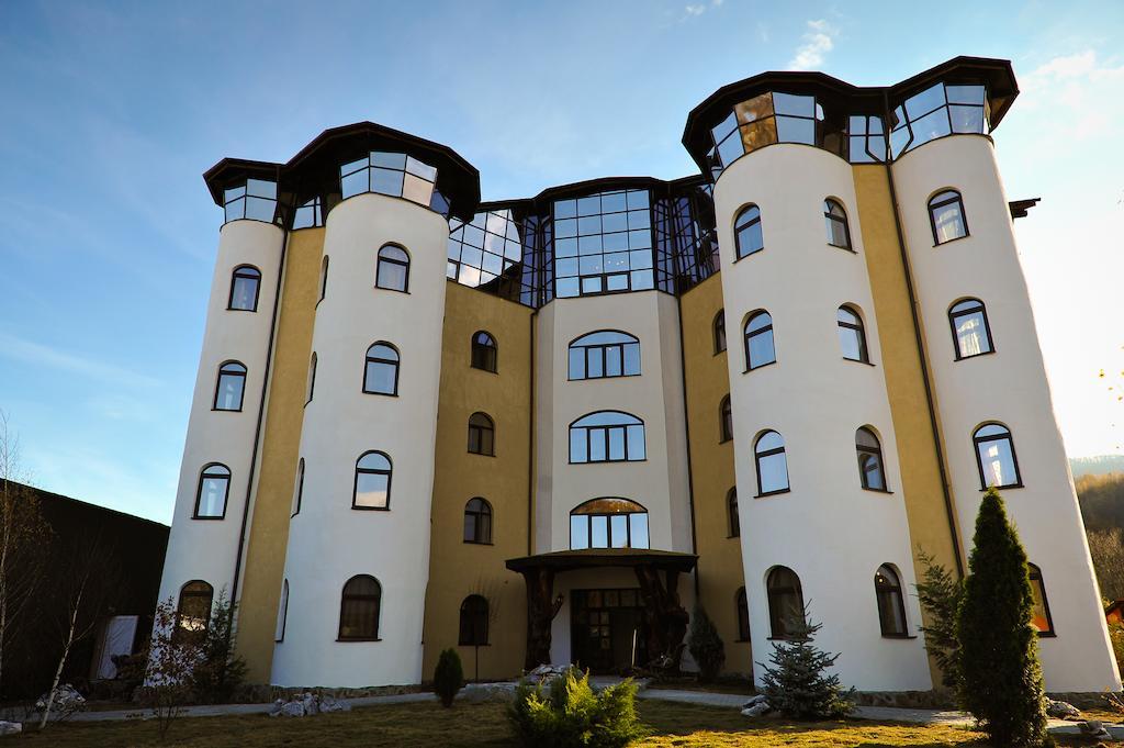 Castelul De Vis Hotel Petroşani Exterior foto