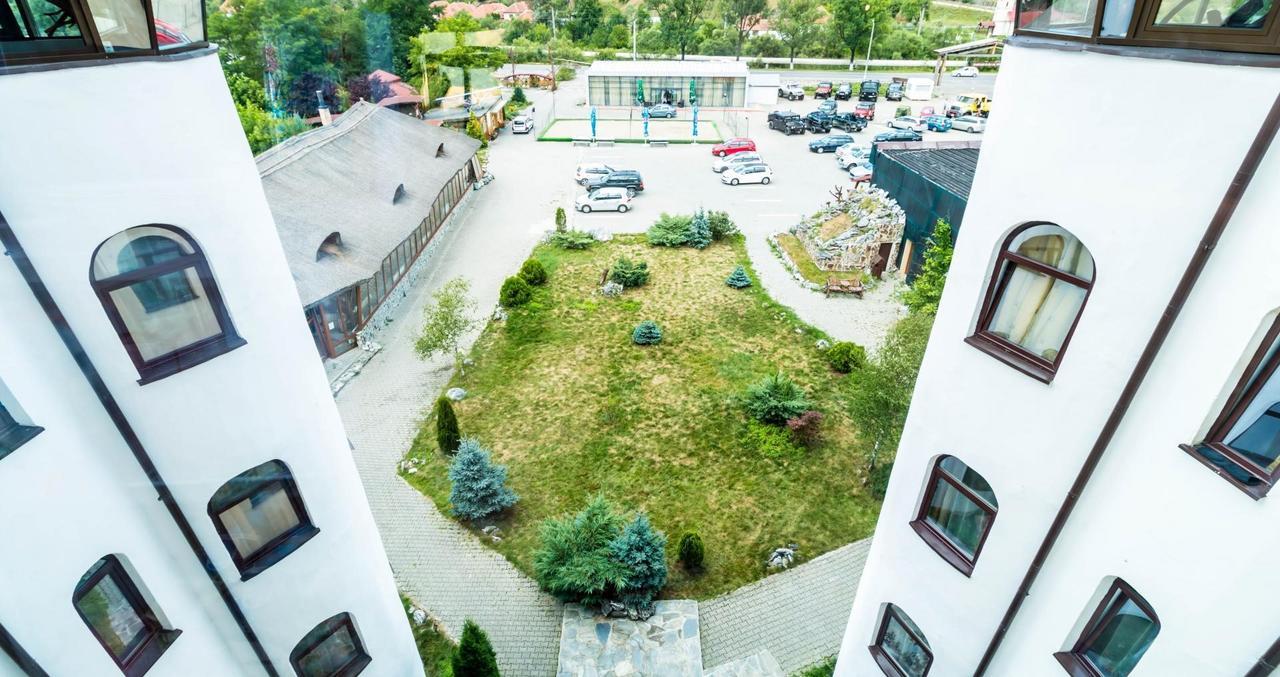 Castelul De Vis Hotel Petroşani Exterior foto