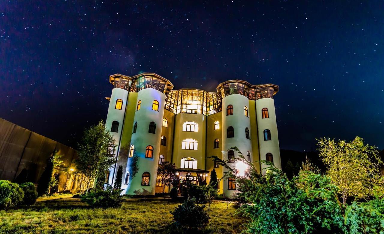 Castelul De Vis Hotel Petroşani Exterior foto